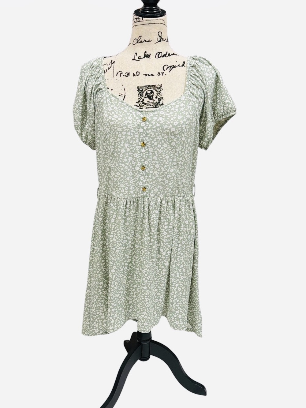No Boundaries Women’s XL Sage Green Floral Puff Sleeve Fit & Flare Dress